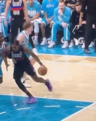 NBA直播-活塞黄蜂爆发群殴惊动警察 斯图尔特再现蛮牛冲撞