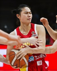 世界杯直播-光漂亮有什么用？女篮颜值姐妹花合计10中2，球迷：辜负宫鲁鸣