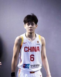 欧洲杯直播-中国女篮今夜变阵，半场领先南苏丹10分！罗欣棫9分，张子宇8分