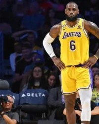 赛季得分新高+7记三分 詹姆斯带队两连胜强势回归